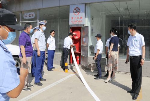 消防安全不松懈 有序復工保平安 朝陽區(qū)消防救援支隊副支隊長盧立堂帶隊到五方天雅檢查消防安全工作